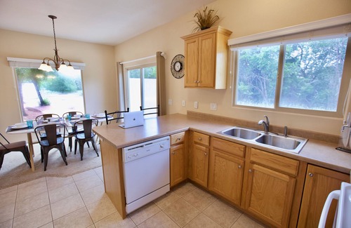 Kanab House | Work/Vacation Townhouse #1 - 3 bdrm/2.5 bath Ensuite