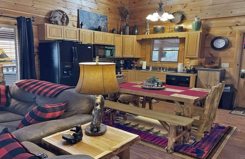 Sevierville Cabin | Work w/Owner Mtn Views Game Loft Pools Mini Golf Free WiFi DirecTV Easy Roads