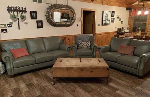 Grantville House | Working Horse Ranch With Indoor Pool!