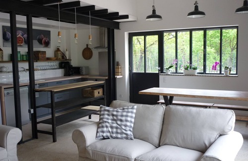 Semur-en-Auxois Apartment | Workshop n°2 for 6 with shared pool and sauna for lazy days