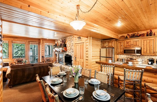 Deer Valley Condo | World-class Ski spot + Year-round Pool & Hot Tub!
