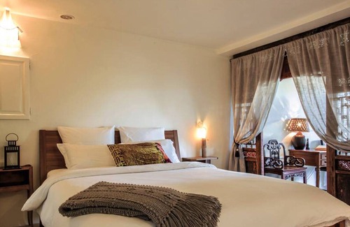 Coursegoules Apartment | World famous garden offers luxury suite in "Colonial" style.