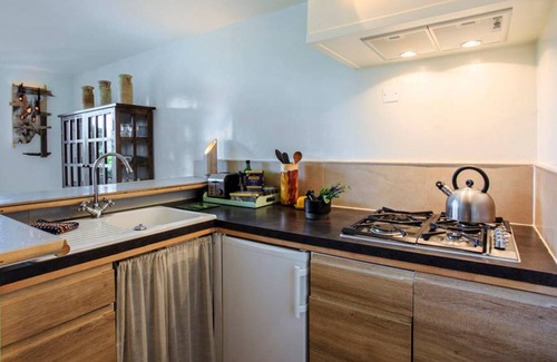 Coursegoules Apartment | World famous garden offers luxury suite in "Colonial" style.