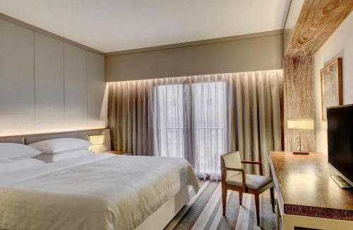 South West Hotel | Worldwide Suite Near IGI Airport