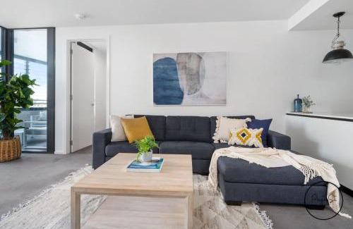 Newcastle Apartment | Worth - Happy Honeysuckle - Free Internet