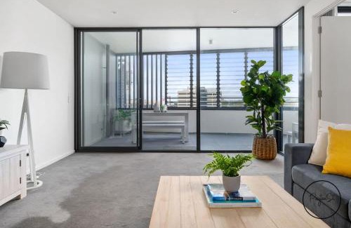 Newcastle Apartment | Worth - Happy Honeysuckle - Free Internet