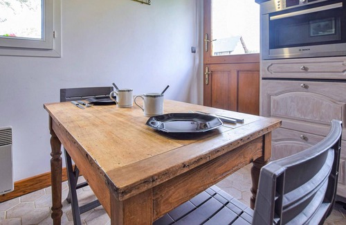 Le Theil-en-Auge House | Would you like to live like in a fairy tale? Then this extremely charming, family-friendly vacation