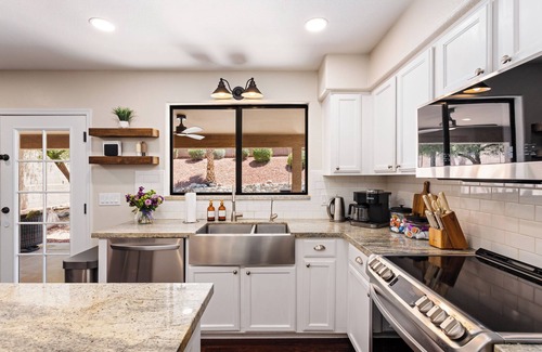 Scarlett Canyon House | WOW$100K+NewBackyard, $75K Interior: 4Br+BonusRm+3Ba+HtdPool*HotTub*Golf*FirePit