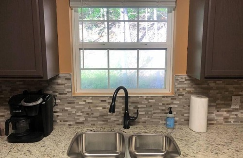 Sevierville Cabin | WOW 🤩 3BR Cabin just 2 miles to Dollywood + Arcades!