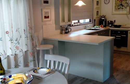 Akaroa House | WOW. A winter getaway with cosy logfire in Akaroa's most peaceful time? YES!