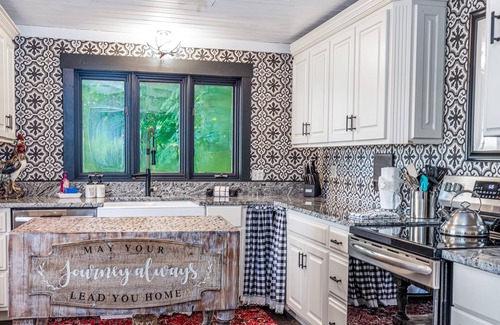 The Galena Territory Cabin | WOW! Breathtaking View. Galena, 8-person Hot Tub, Stunning Decor, Amenities.