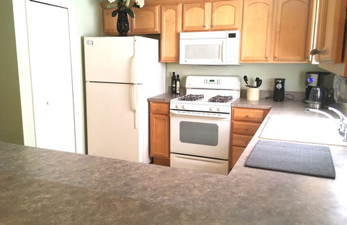 Virginia Trace Villa | WOW. ELEGANT Courtyard Villa, GOLF CART, Walk to Sumter Square & pool, sleep 6+