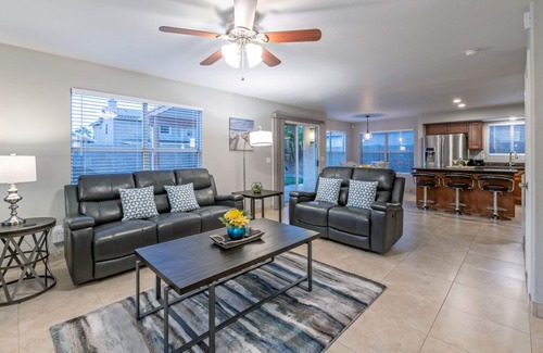Gilbert House | WOW! Hikers/Bikers/Golfers PARADISE, Pvt Htd POOL, Putt Green, Tesla Charger