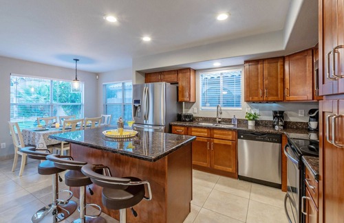 Gilbert House | WOW! Hikers/Bikers/Golfers PARADISE, Pvt Htd POOL, Putt Green, Tesla Charger