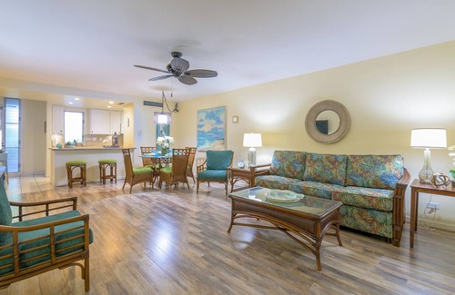 Kaanapali Condo | WOW! KAANAPALI BEACH, Walk to Whaler's Village B105