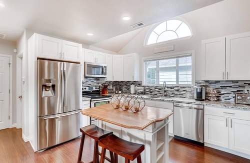 Fall City House | ⭐WOW⭐ Modern Farmhouse Getaway Retreat w/Views ✨
