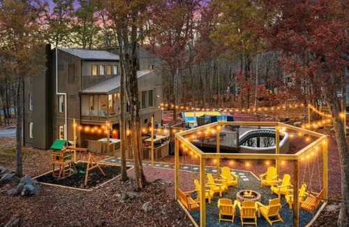 East Stroudsburg House | WOW Pocono Private Heated Pool, Pickleball, Hottub