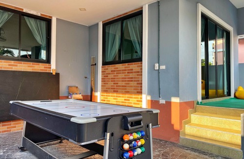 South Pattaya Villa | WOW! Private Pool Villa, 5 Mins to Beach, FREE-Parking, WIFI, NETFLIX, BBQ