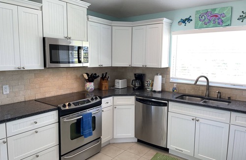 Islamorada House | WOW! WATERFRONT CANAL HOME-RELAXING, FRESH & CLEAN-FISH, SWIM, SNORKEL CLOSE BY!