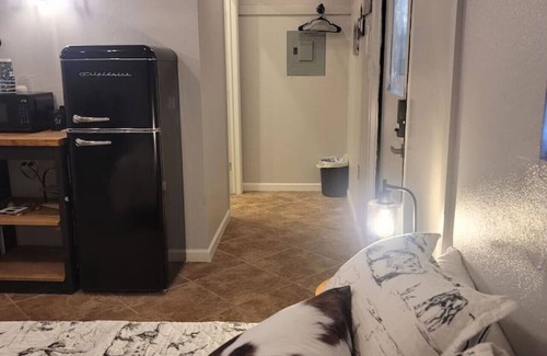 Odessa Cottage | Wranglers Bunkhouse-off I20 & W county Rd WIFI