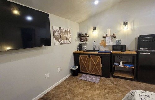 Odessa Cottage | Wranglers Bunkhouse-off I20 & W county Rd WIFI
