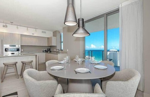 Hollywood South Central Beach Apartment | Wrap Around Balcony: 2Br-Amazing Views+ Pools