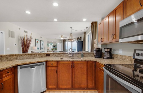 Destin Condo | 🌴Wrap Around Balcony~Gorgeous Beachfront Pool~Fitness~3BR Sterling Sands 114