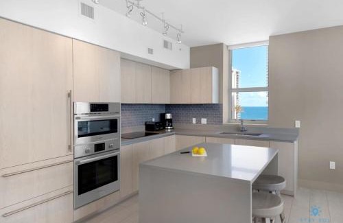 Hollywood South Central Beach Apartment | Wrap Around BalconyParadise Beach Amazing Pools