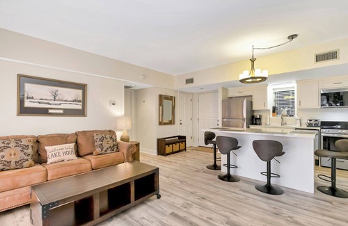 Blowing Rock Condo | Wren 102 | Fireplace, Restaurant, Pool, Spa