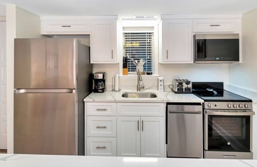 Blowing Rock Condo | Wren 102 | Fireplace, Restaurant, Pool, Spa