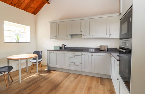 Sandbach Cottage | WREN COTTAGE, with a garden in Sandbach