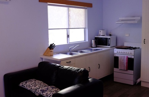 Deepdene Apartment | Wrenwood Chalets Caves Road Unit 3