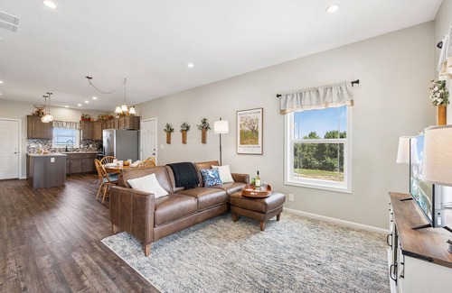 Loveland House | Wright House | Country Retreat w/Spa, EV + Garage
