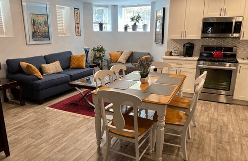 Lakeview Condo | Wrigleyville Inn - Garden Unit