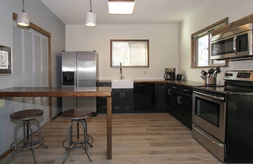 Lower Lake Cabin | WRITER'S CABIN - one of a kind retreat, fueling the creative spirit since 1895