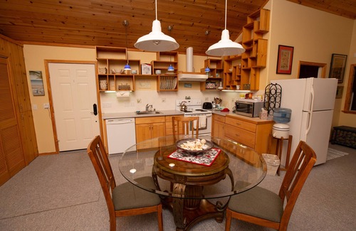 Gualala Apartment | Writer's Retreat or Romanic Getaway? (31+ days only) Month Long Vacation Rental