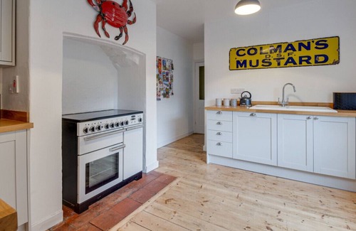 Cromer House | Wroxton House - Four Bedroom House, Sleeps 8