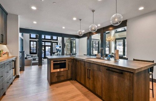 The Timbers Apartment | WRP2350 Ski-in, Ski-out West Red Pine Estate