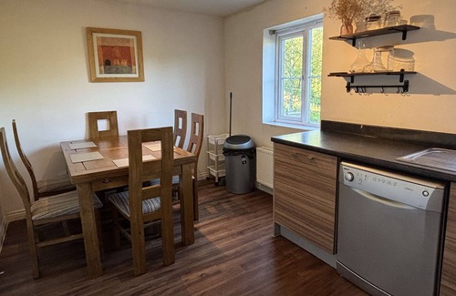 Wednesbury House | WS10 Contractor House, 3 Bed 3 Bath with Parking