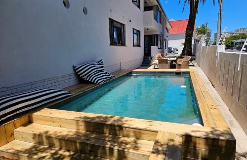 Three Anchor Bay Hostel | WunderLux