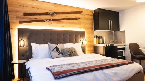 Davos-Platz Apartment | Wunderstay Alpine 403 Centric Studio Balcony/View