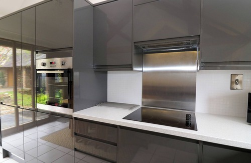 Builth Wells Cottage | WYE COTTAGE, pet friendly, with hot tub in Builth Wells