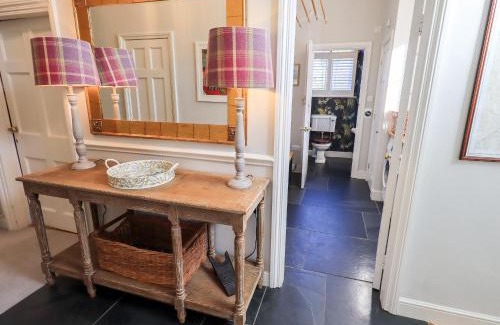 Near Sawrey House | Wykefield