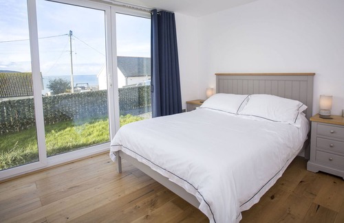 Gwbert Apartment | Wyn y Mor - luxury home with sea views and a private hot tub