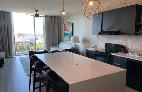 Five Points Condo | Wyndham Atlanta by Centennial Park, 1/2 mile walk to Mercedes-Benz Stadium