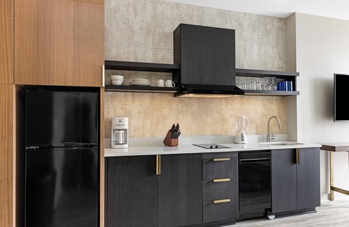 Downtown Atlanta Condo | Wyndham Atlanta Resort | Two 2BR Suites Sleeps 16!