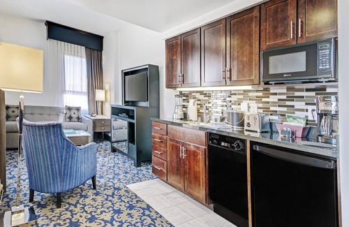 Lower Nob Hill Condo | Wyndham Canterbury Resort | Four 2BR/1BA Suites