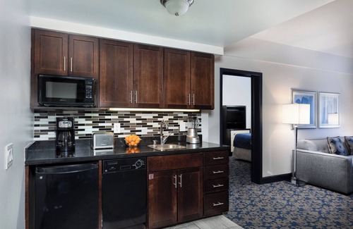 Lower Nob Hill Condo | Wyndham Canterbury Resort | Four 2BR/1BA Suites