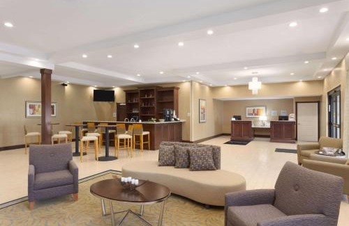 East Paris Hotel | Wyndham Garden Grand Rapids Airport