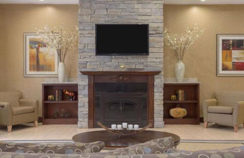 East Paris Hotel | Wyndham Garden Grand Rapids Airport